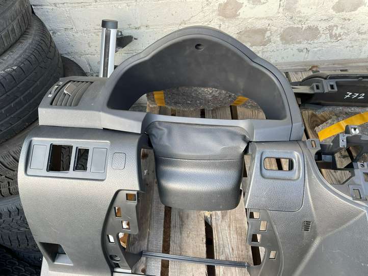 Toyota Corolla Verso AR10 (2004 - 2009)  553030F010 Панель