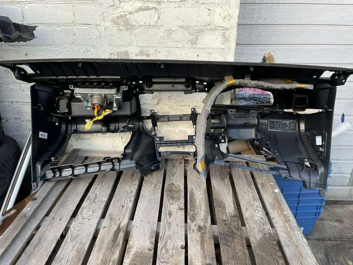 Toyota Corolla Verso AR10 (2004 - 2009)  553030F010 Панель
