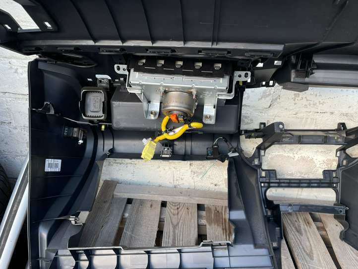 Toyota Corolla Verso AR10 (2004 - 2009)  553030F010 Панель