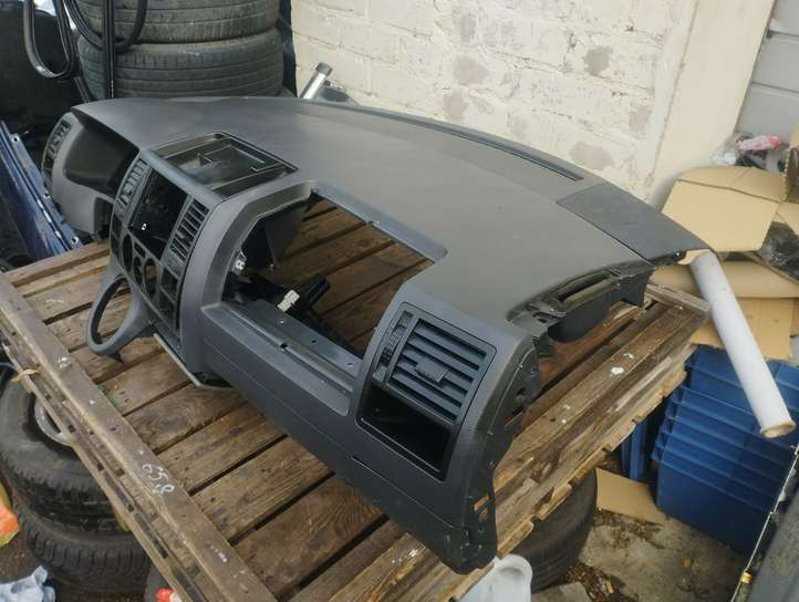 Volkswagen Transporter-Caravelle (2003 - 2009)  7H1857003DL71N Панель