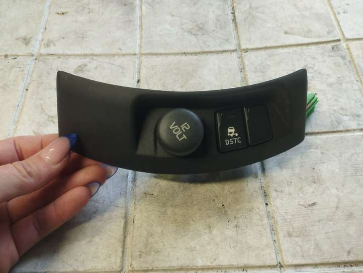 Volvo V50 (2004 - 2008)  8686026 Прикуриватель
