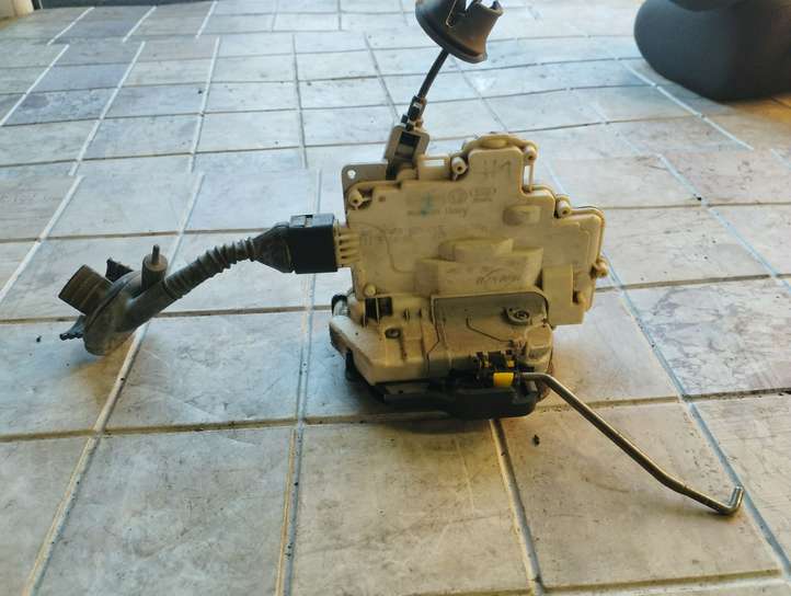 Audi A6 (2004 - 2008)  4F0839015 Замок задней двери