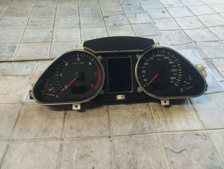 Audi A6 (2004 - 2008)  4F0920932 Спидометр (приборный щиток)