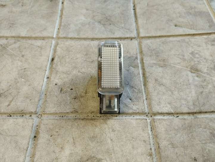 Audi A6 (2004 - 2008)  4B0947415A Другой фонарь салона