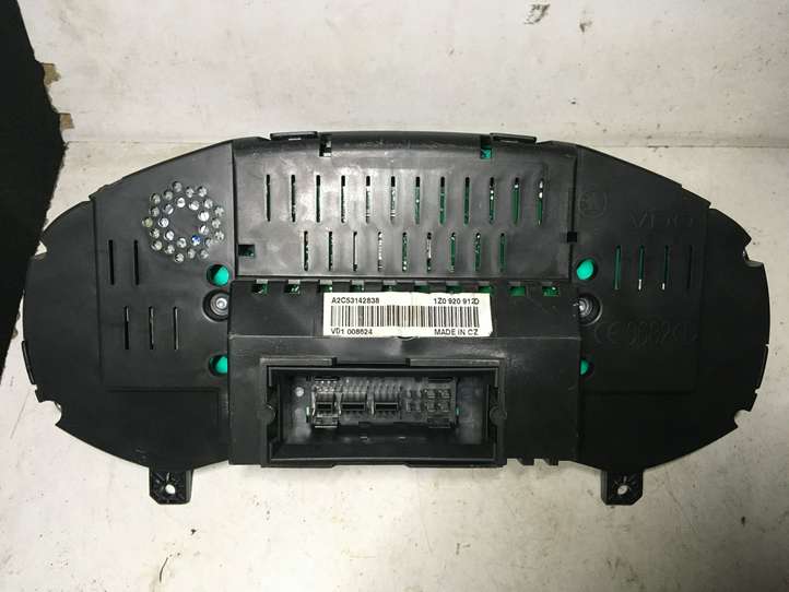 Skoda Octavia Mk2 (1Z) (2004 - 2013)  1Z0920912D Спидометр (приборный щиток)