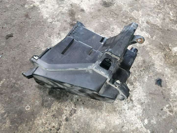 Lexus GS 300 350 430 450h (2004 - 2007)  7154712030 Ящик предохранителей (комплект)