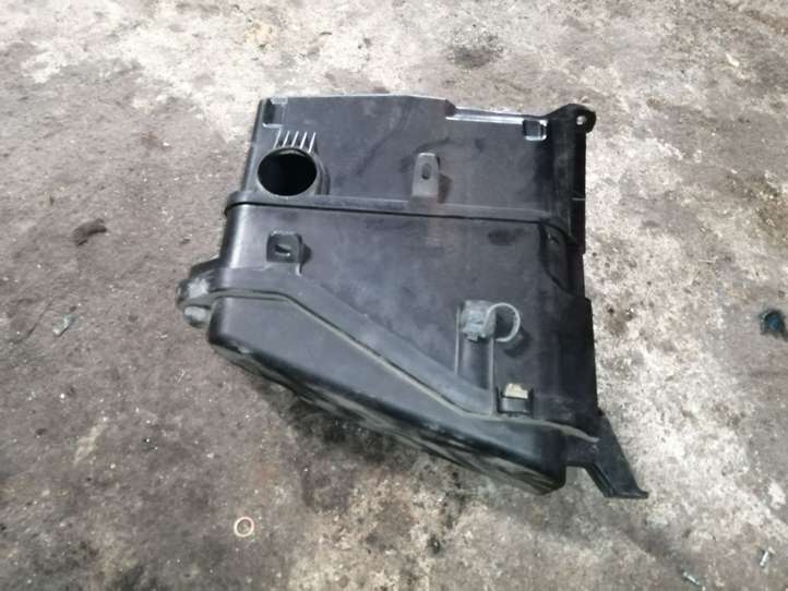 Lexus GS 300 350 430 450h (2004 - 2007)  7154712030 Ящик предохранителей (комплект)