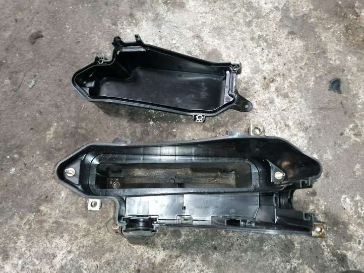 Lexus GS 300 350 430 450h (2004 - 2007)  7154712030 Ящик предохранителей (комплект)
