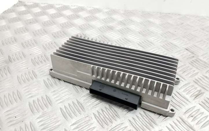Audi A4 (2007 - 2011)  8R0035223F Звукоусилитель