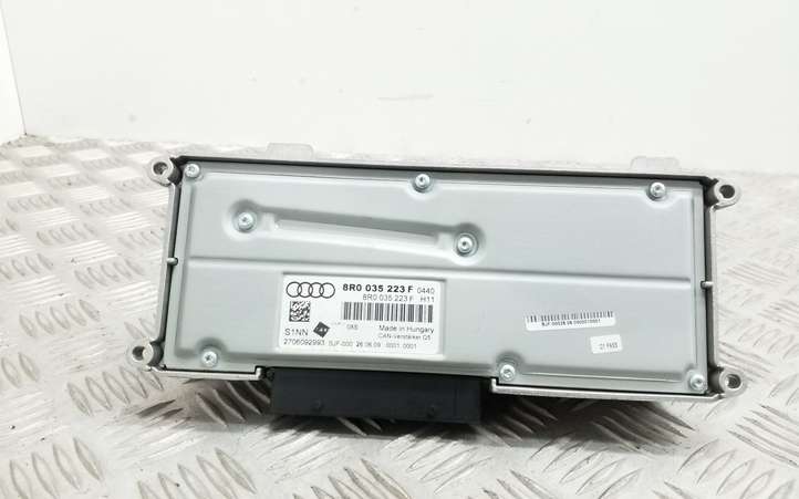 Audi A4 (2007 - 2011)  8R0035223F Звукоусилитель