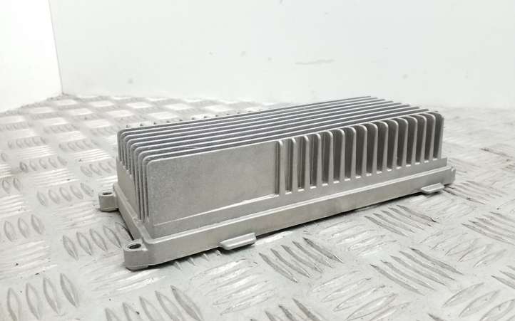 Audi A4 (2007 - 2011)  8R0035223F Звукоусилитель