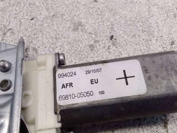 Toyota Avensis T250 (2006 - 2009)  6981005050 Передний комплект электрического механизма для подъема окна