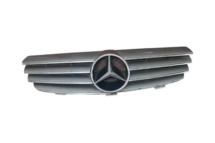 Mercedes-Benz CLK A209,C209 (2002 - 2009) A2098800023 Верхняя решетка радиатора — фото 1