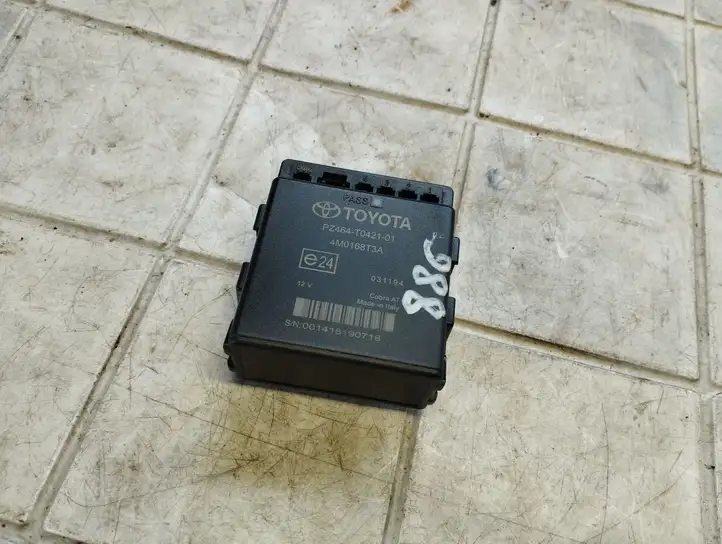 Toyota Corolla Verso AR10 (2004 - 2009) PZ464T042101 Блок управления парктрониками — фото 1