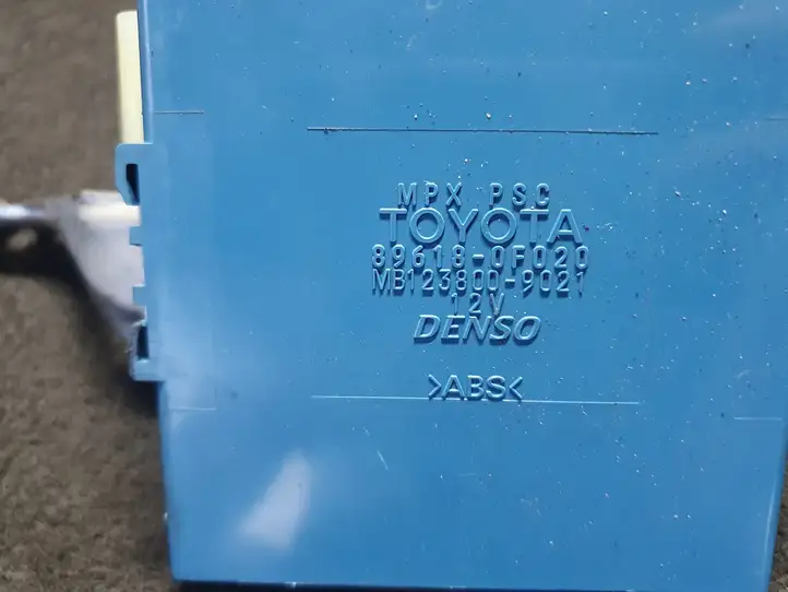 Toyota Corolla Verso AR10 (2004 - 2009) 896180F020 Блок управления зажиганием — фото 3