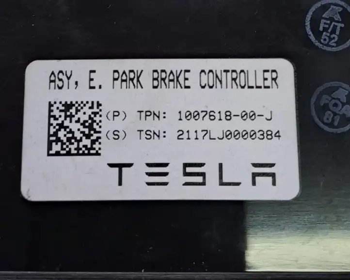Tesla Model X (2015 - 2021) 100761800J Блок управления стояночным тормозом — фото 4