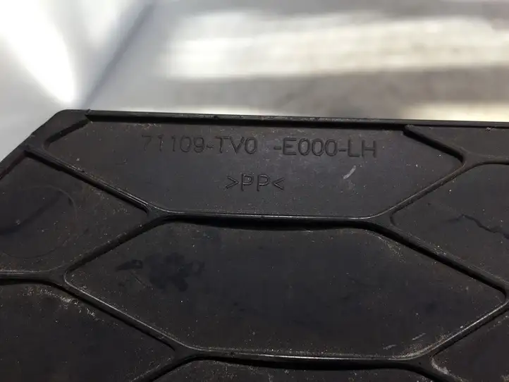 Honda Civic IX (2011 - 2017) 71109TV0E000LH Решетка противотуманной фары — фото 4