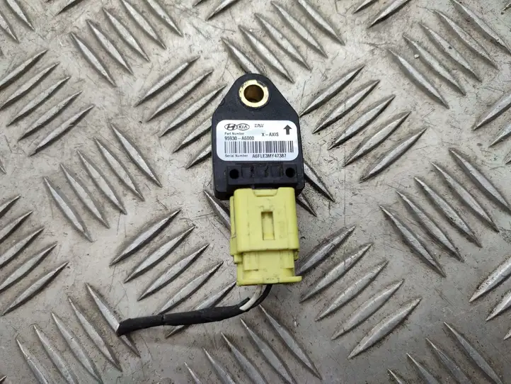 Kia Ceed (2015 - 2018) 95930A6000 Датчик удара SRS — фото 1