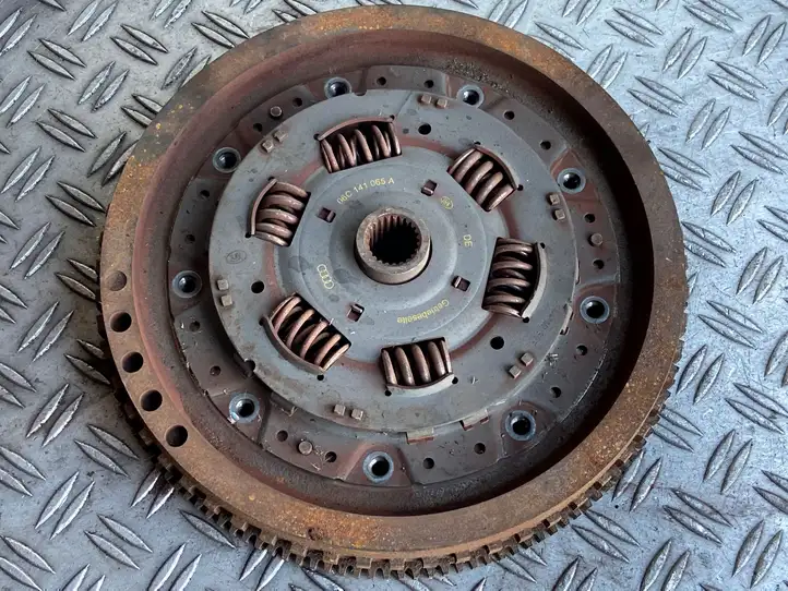 Audi A6 (2001 - 2004)  06C141065A Маховик