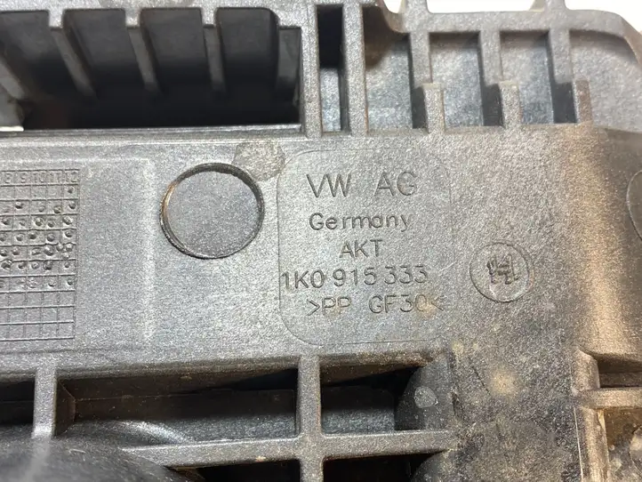 Skoda Yeti (2013 - 2018)  1KO915333 Платформа крепления аккумулятора