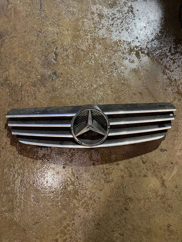Mercedes-Benz CLK A209,C209 (2002 - 2009)  a2098800183 Верхняя решётка