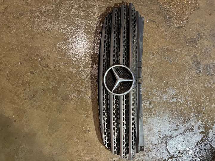 Mercedes-Benz Vito Viano W639 (2010 - 2015)  a6398800185 Верхняя решётка