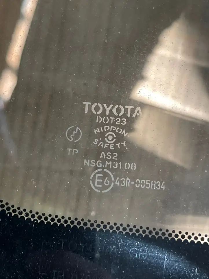 Toyota Avensis Verso (2004 - 2009) Заднее боковое стекло — фото 2