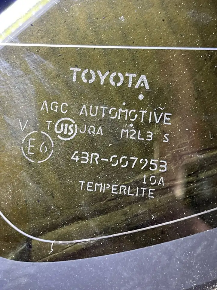 Toyota Prius+ (ZVW40) (2011 - 2018) Заднее боковое стекло — фото 2