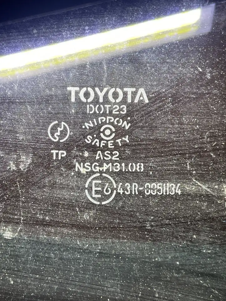 Toyota Avensis Verso (2001 - 2004) Заднее боковое стекло — фото 2