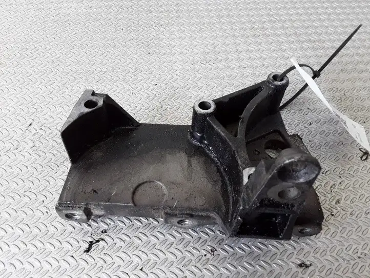 Renault Megane II (2002 - 2005) 8200101196 Кронштейн топливного насоса — фото 1