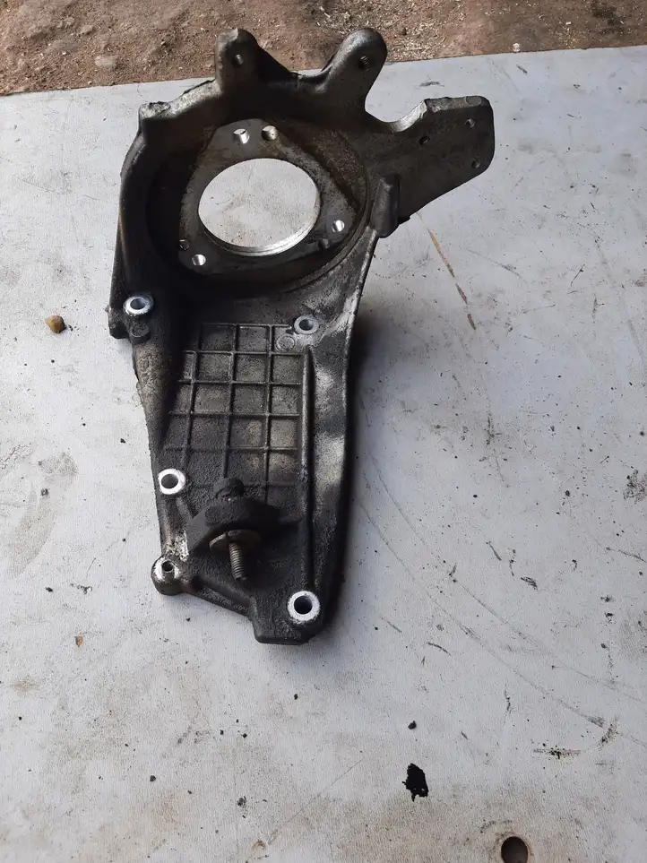 Peugeot 206 (1998 - 2012) 9625176310 Кронштейн топливного насоса — фото 1
