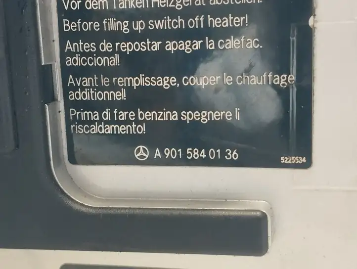 Mercedes-Benz Vaneo W414 (2001 - 2005) A9015840136 Крышка топливного бака — фото 3