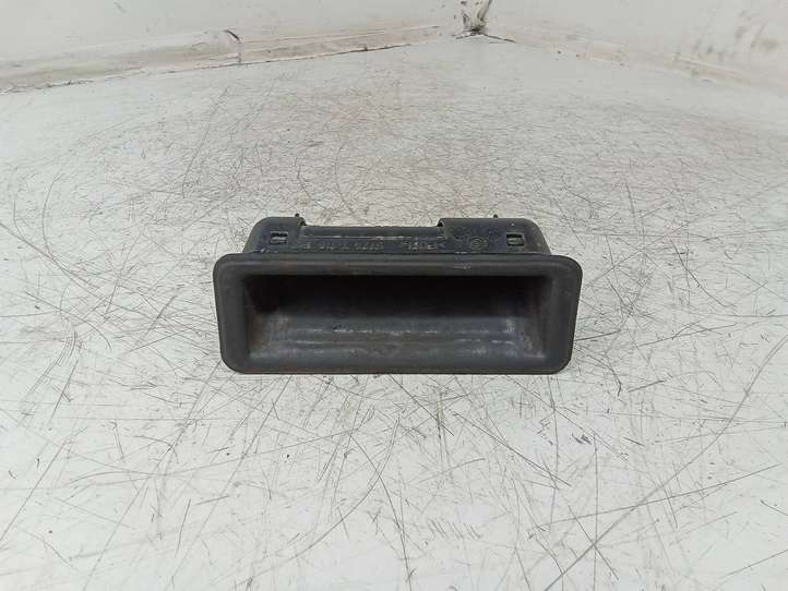 BMW 3 E90 E91 (2005 - 2012)  7118158 Ручка задней крышки