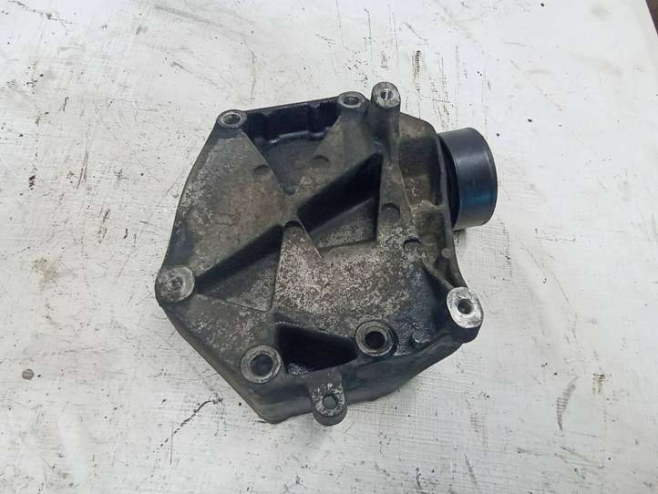 Opel Vectra (2002 - 2005)  55187675 Кронштейн