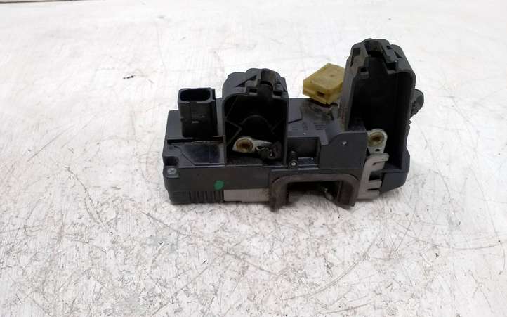 Opel Vectra (2002 - 2005)  13157758 Замок задней двери