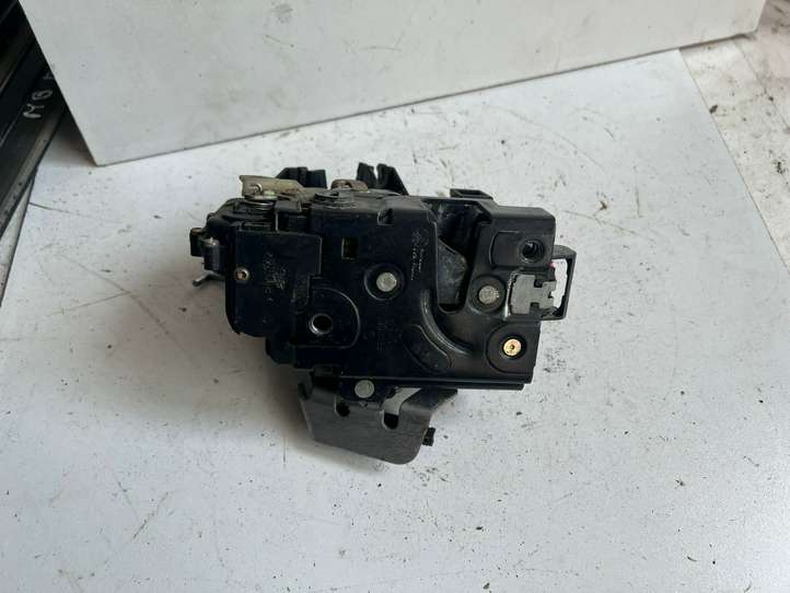 Audi A6 (2001 - 2004)  4B0839015G Замок задней двери