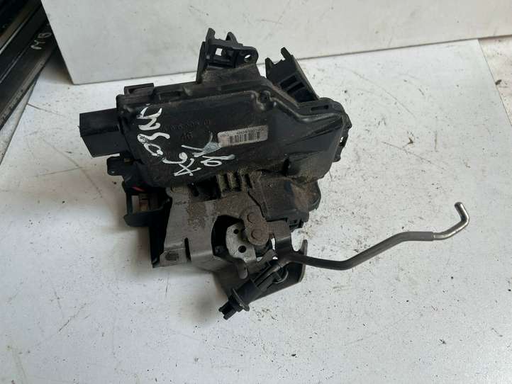 Audi A6 (2001 - 2004)  4B0839015G Замок задней двери