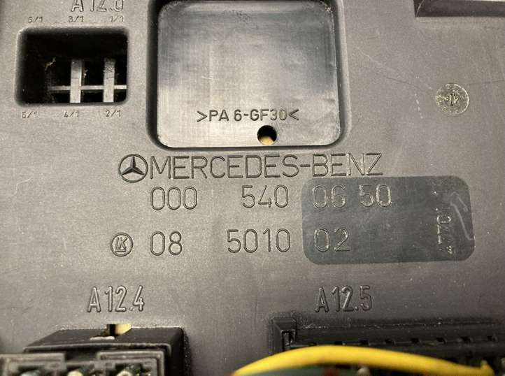 Mercedes-Benz Sprinter W901 W902 W903 W904 (1995 - 2007)  0005400650 Ящик предохранителей (комплект)