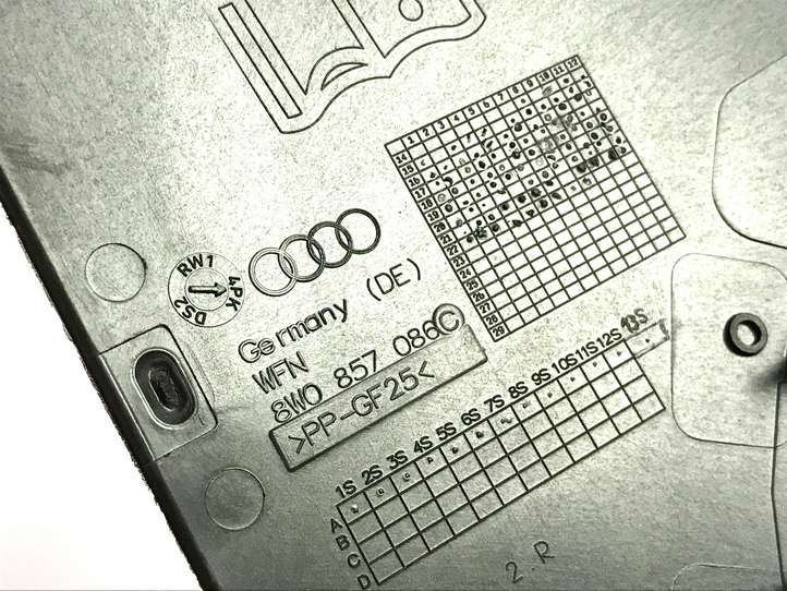 Audi A4 (2019 - )  8W0857086C Отделочный щит панели (боковой)