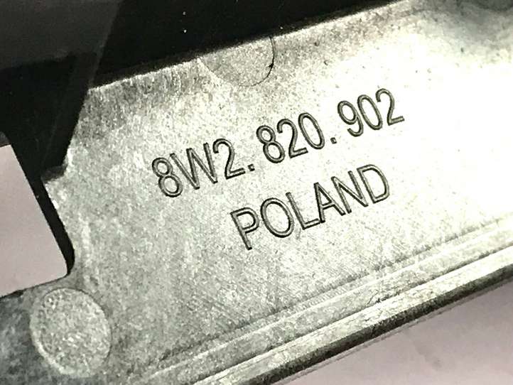 Audi A4 (2019 - )  8W2820901B Воздушная решётка окна