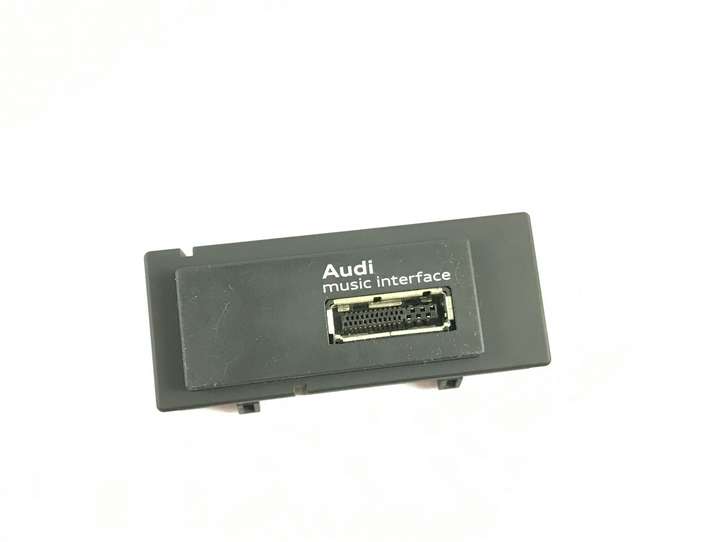 Audi A3/S3 8V (2012 - 2016)  8V0035736 Разъем AUX