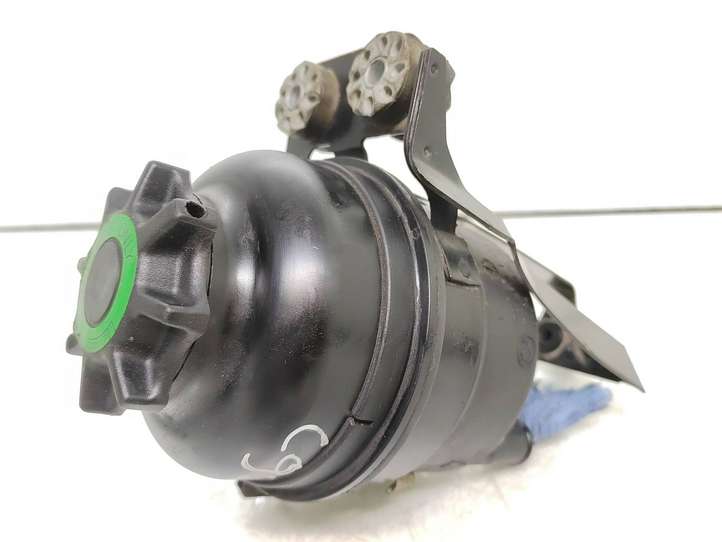 BMW 5 E60 E61 (2004 - 2010)  32411097164 Бачок жидкости усилителя руля