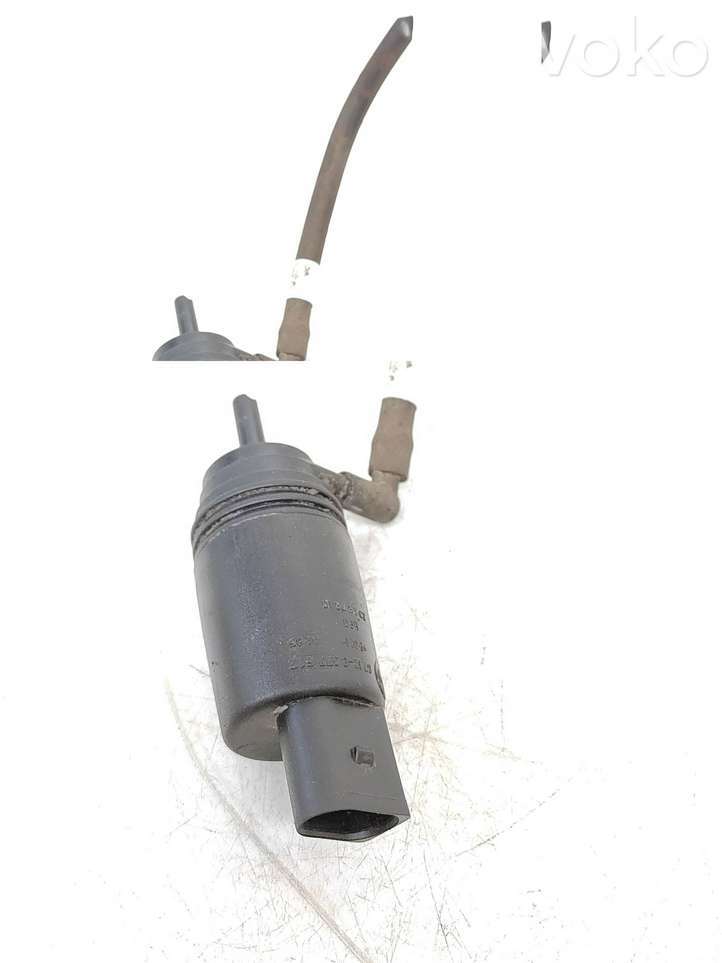 BMW 5 E60 E61 (2004 - 2010)  8377612 Насос оконной жидкости (стекол)