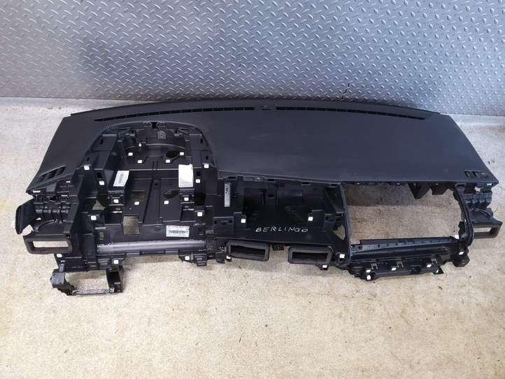 Citroen Berlingo (2018 - )  16841899ZD Панель