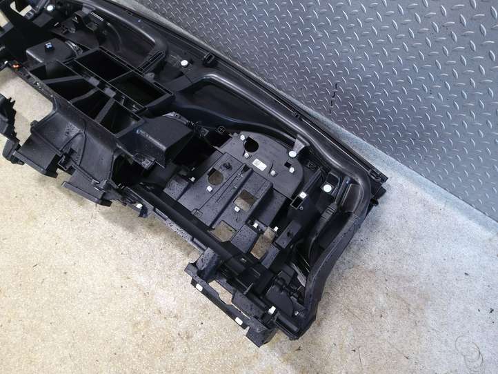 Citroen Berlingo (2018 - )  16841899ZD Панель