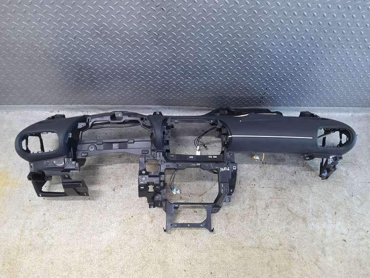 Toyota Yaris XP210 (2020 - )  QA1024757 Панель