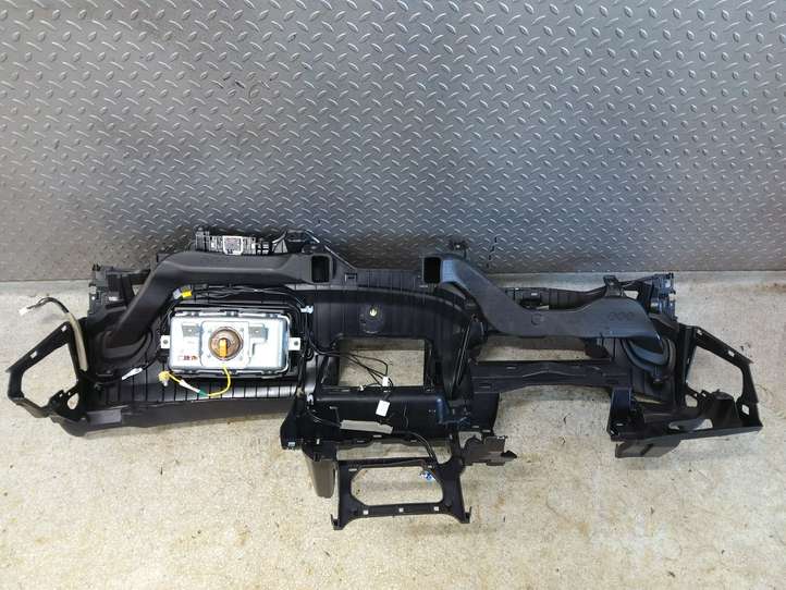 Toyota Yaris XP210 (2020 - )  QA1024757 Панель