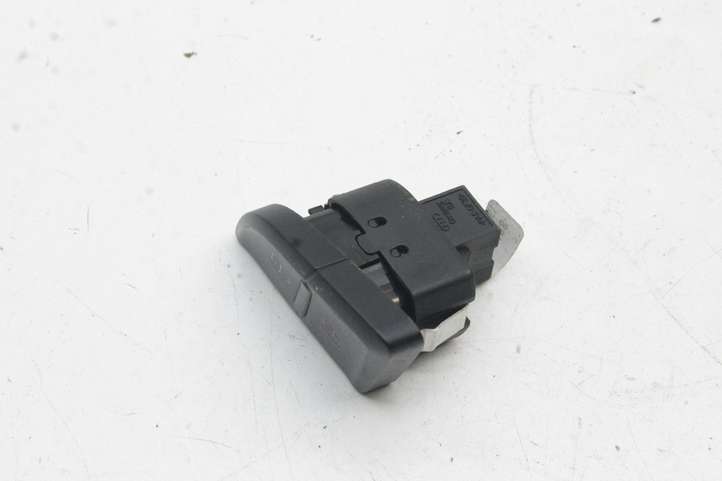Audi A4 (2007 - 2011)  8K2962108 Включатель центрального замка
