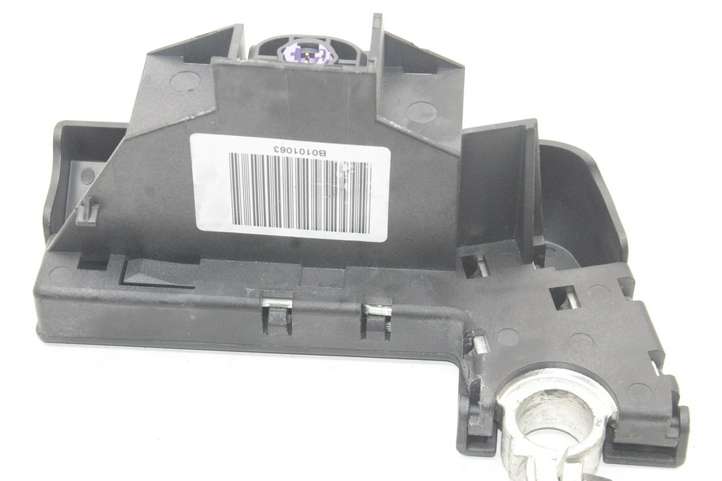 Audi A4 (2007 - 2011)  B0101063 Узел подключения плюсовых проводов