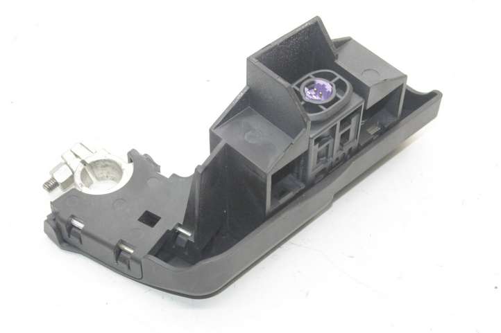 Audi A4 (2007 - 2011)  B0101063 Узел подключения плюсовых проводов